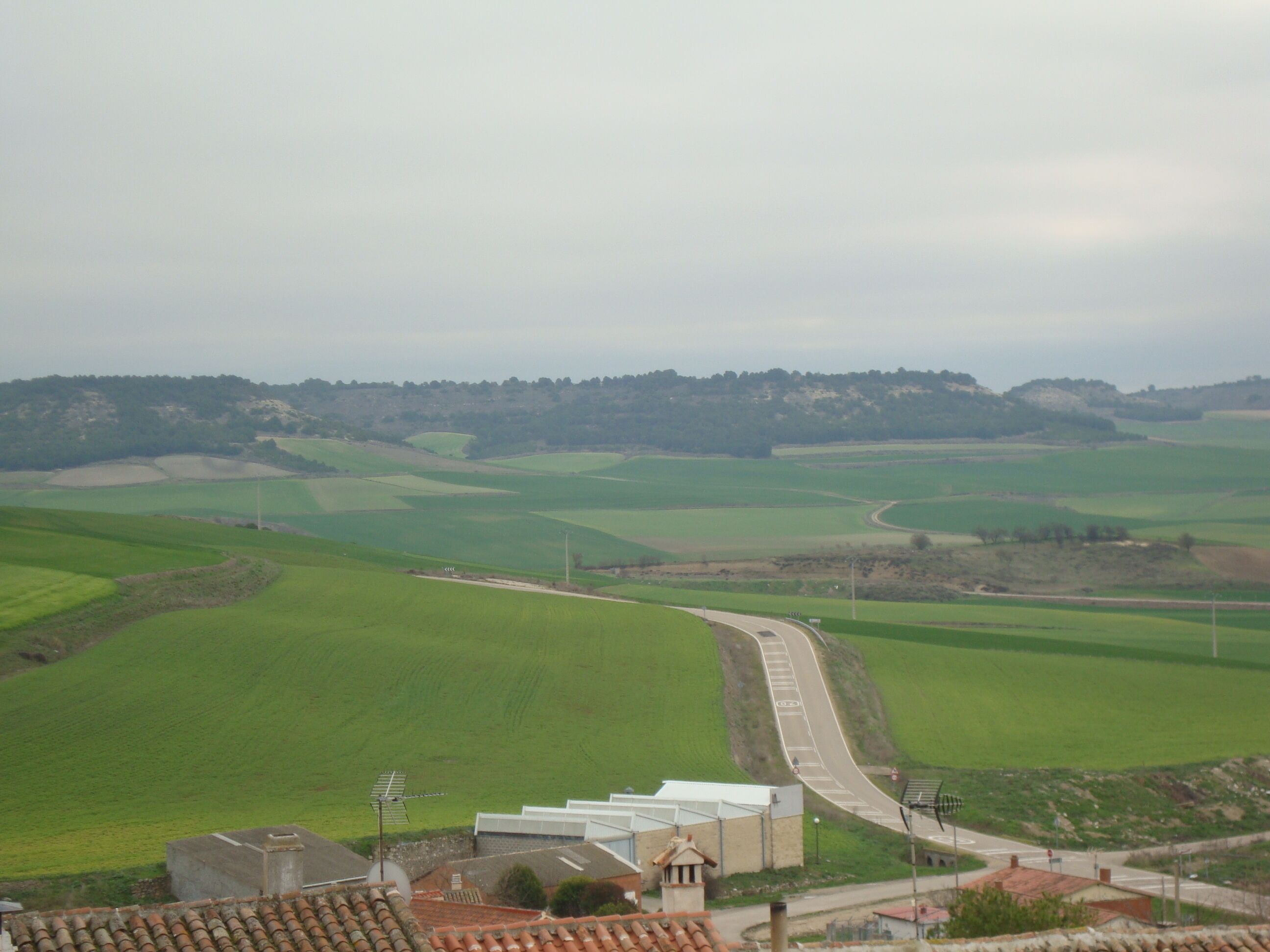 Vista desde detrás de la iglesia parroquial de San Millán de Velilla (Valladolid).