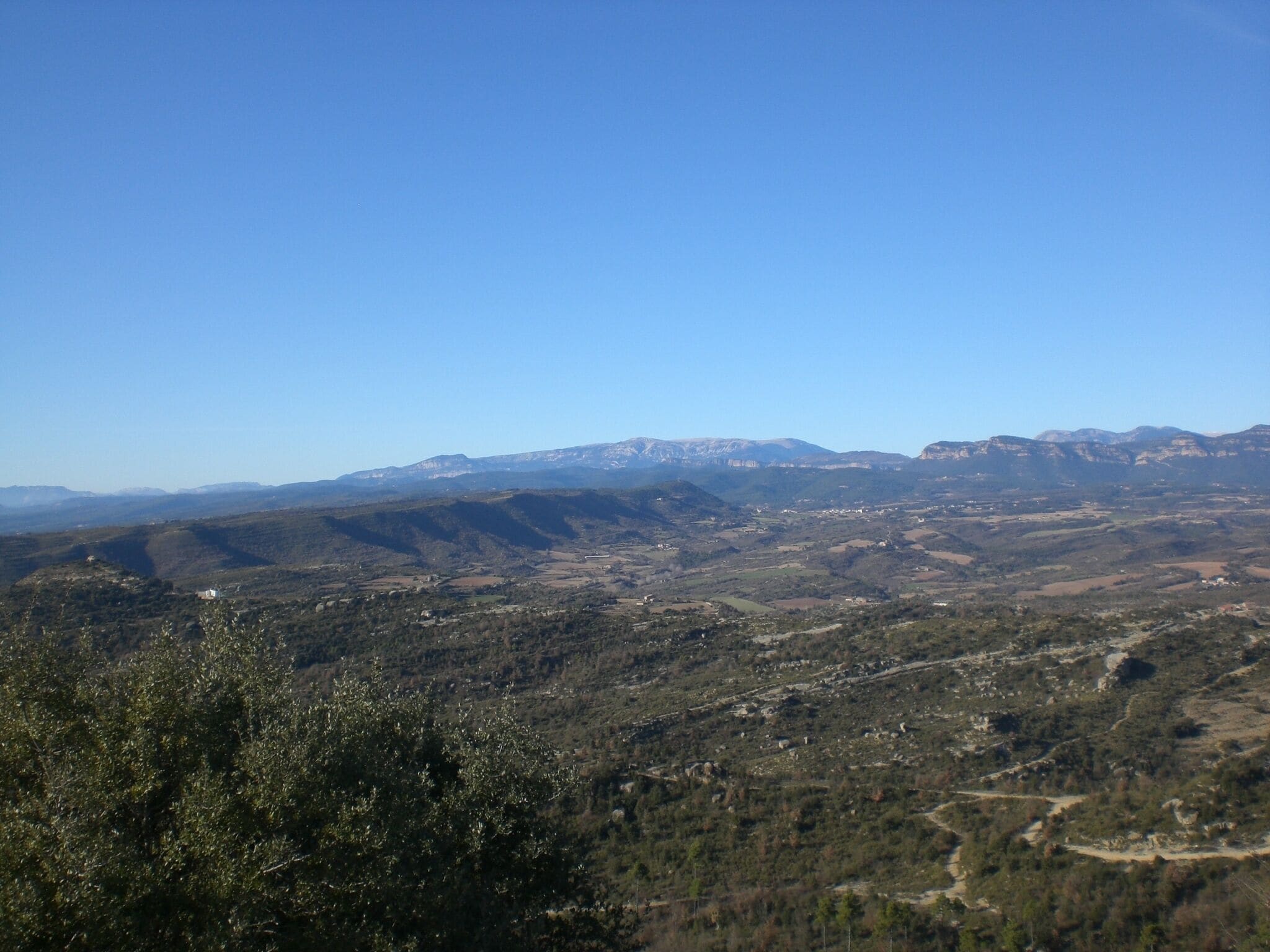 Serra de Querol, Cap dels Plans i Cap del Verd des de Montbordó, Viver i Serrateix (gener 2012)