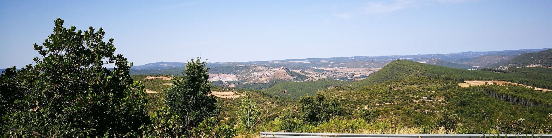 Cardona i castell venint de Serrateix