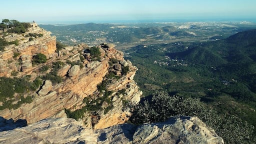 Visiting the Serra Calderona close to Valencia, I found the rocky mountain El Garbi. Is a peaceful place to rest and enjoy some views. This place is as well a good spot for hikers