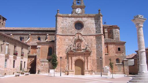 Fachada sur de la Iglesia de San Miguel. Portada barroca (s-XVIII)