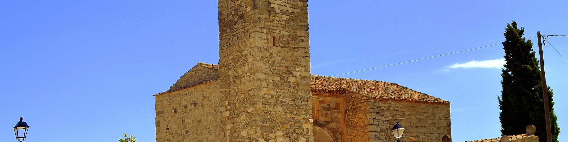Esmentada a mitjan segle XII, l'església de Sant Gil és un edifici romànic, del segle XII, reformada l'any 1561.