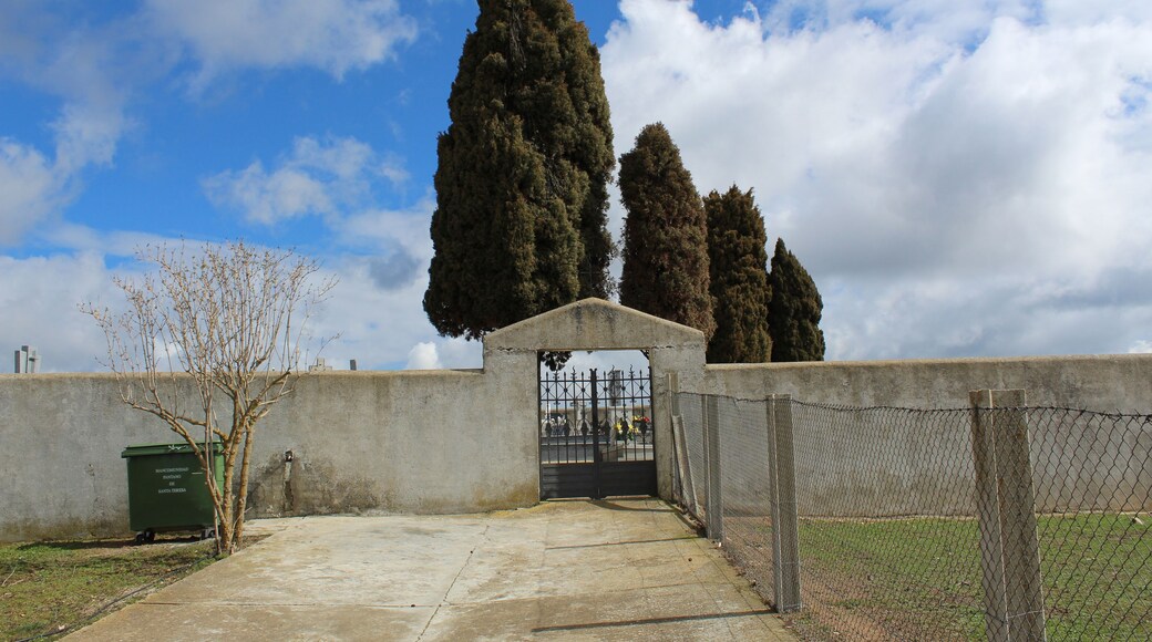 Cementerio de Monterrubio de la Sierra, situado en la calle Cementerio.