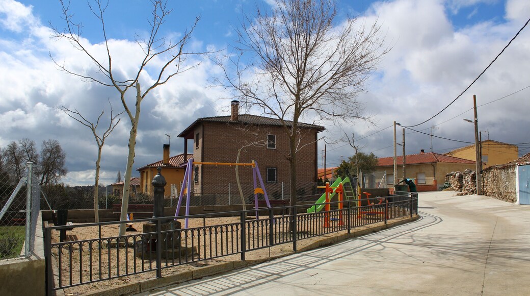 Parque infantil en Monterrubio de la Sierra