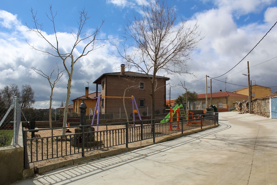 Parque infantil en Monterrubio de la Sierra
