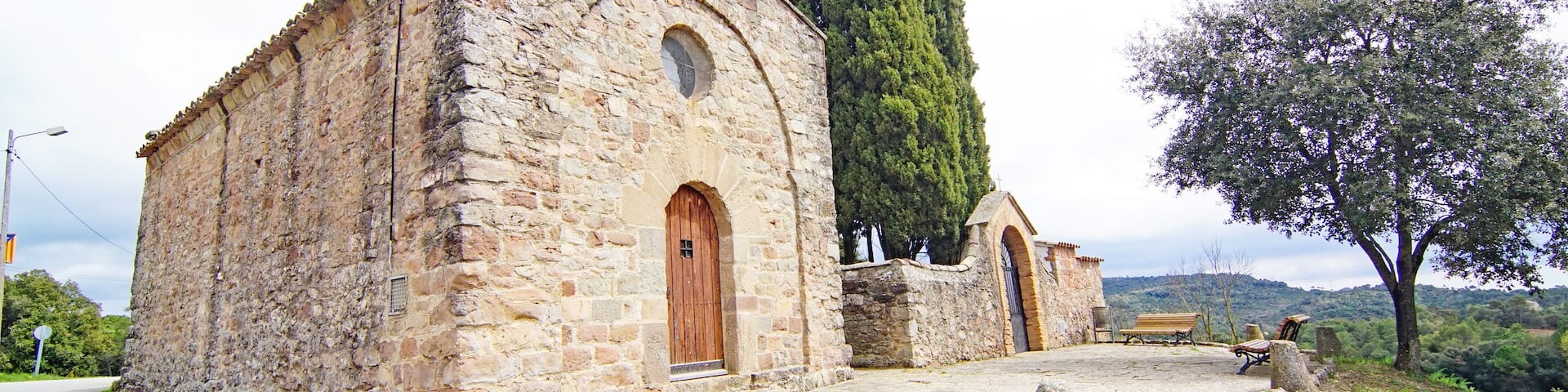 Cementerio y Ermita de Santa Cecilia en Granera en la provincia de Barcelona, Catalunya, España, Europa