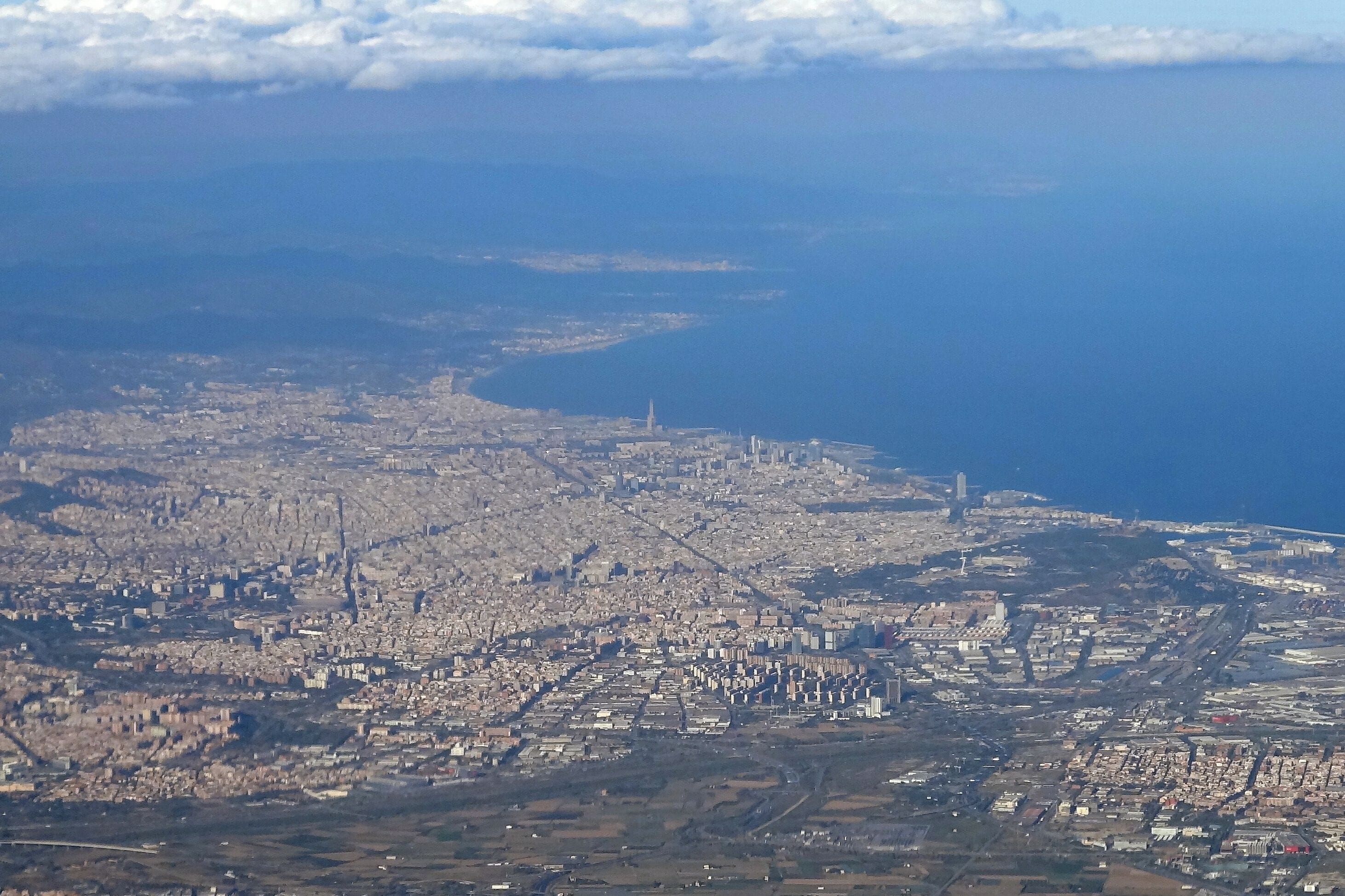 BARCELONA CITY FROM FLIGHT BCN-ORY A320 EC-KLT