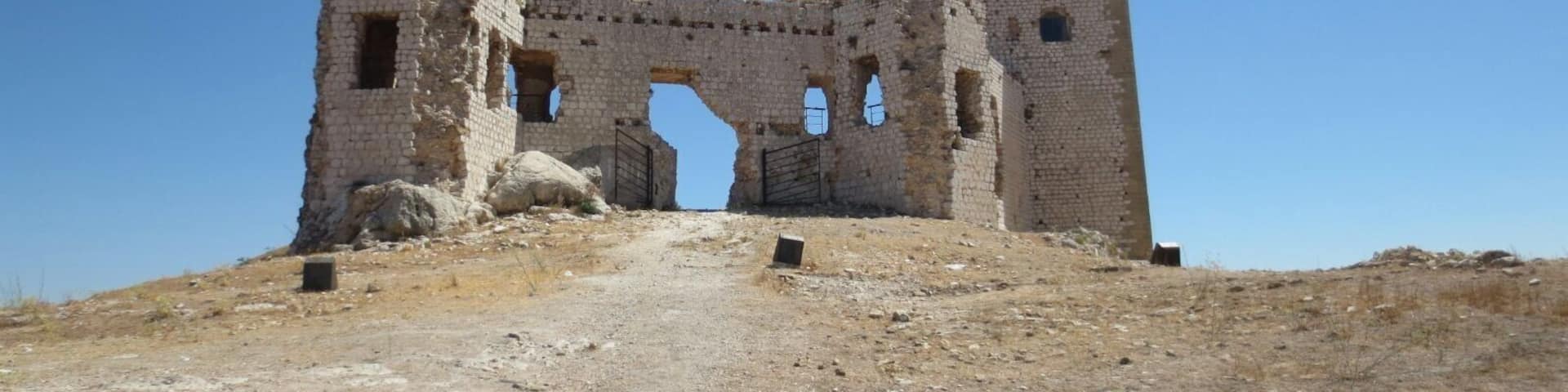 This castle is now a museum remembering the Scottish knights who were carrying The heart of King Robert the Bruce to Jerusalem. They were diverted to Sevilla and King Alfonso IX persuaded them to join his local crusade.