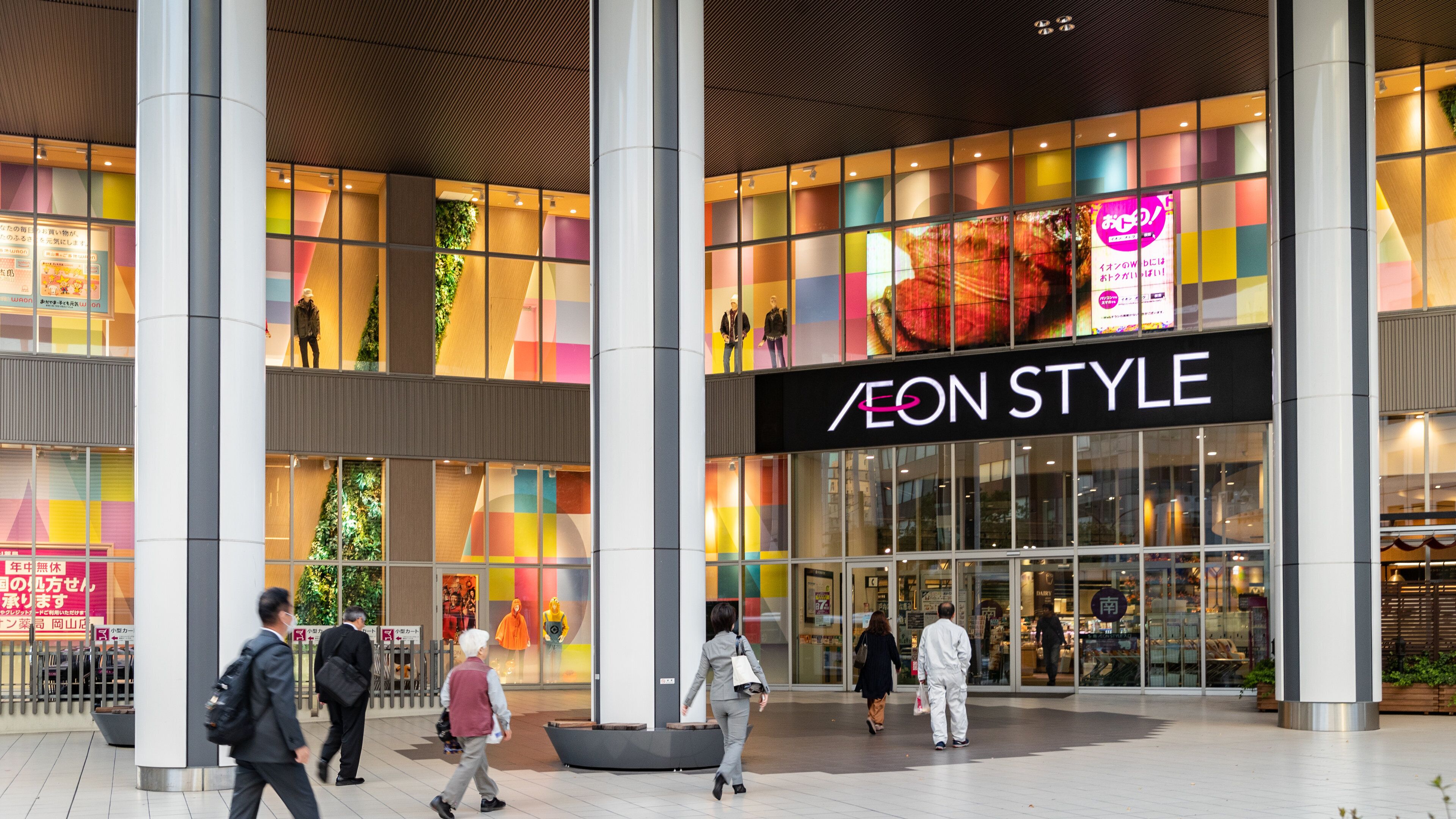 Aeon Mall Okayama showing a city, signage and street scenes