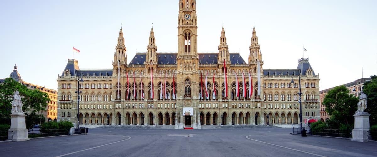 The city hall of Vienna - Wiener Rathaus (Neues Rathaus) in 4K UHD widescreen