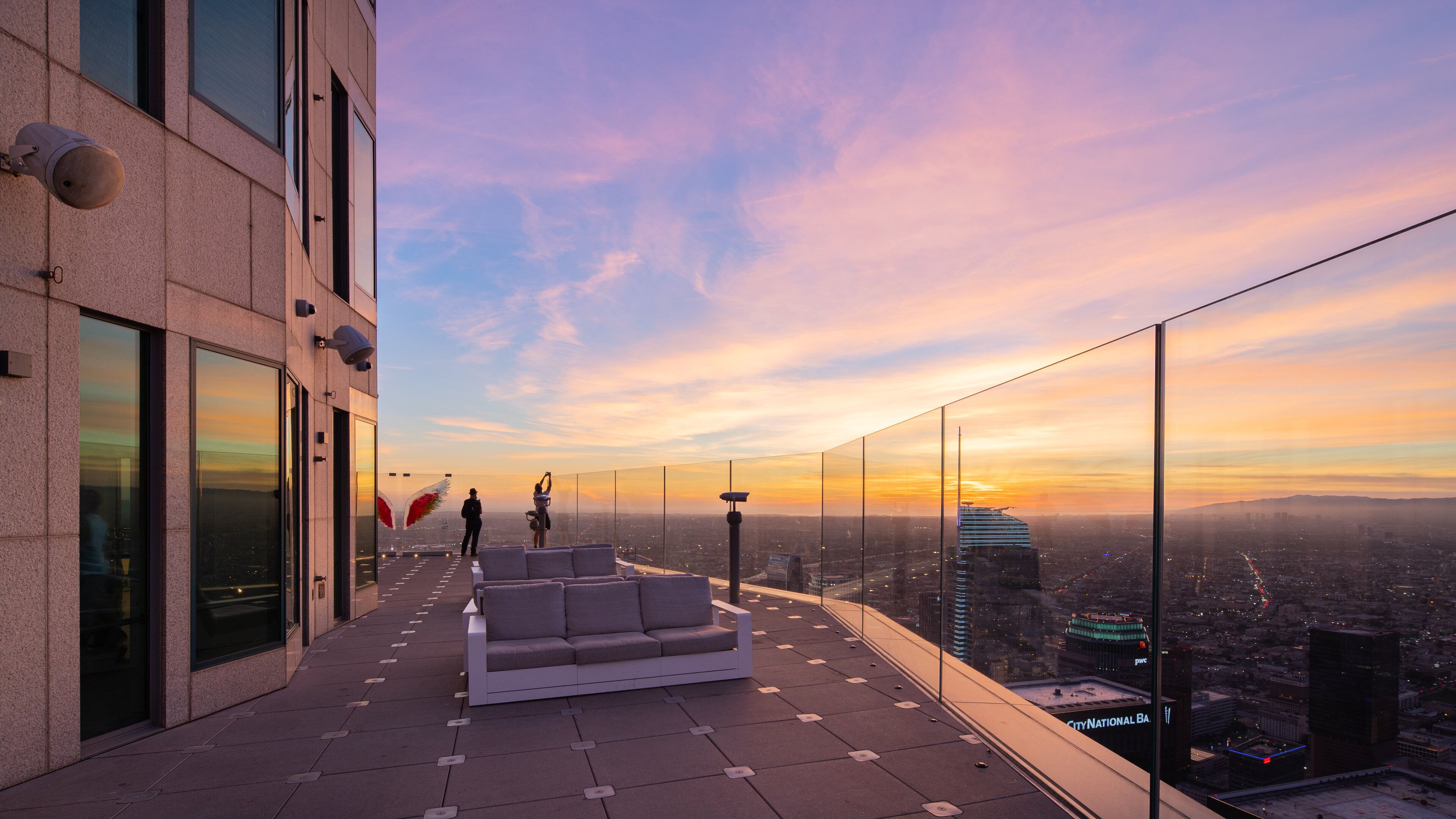 OUE Skyspace LA which includes a city, a sunset and views