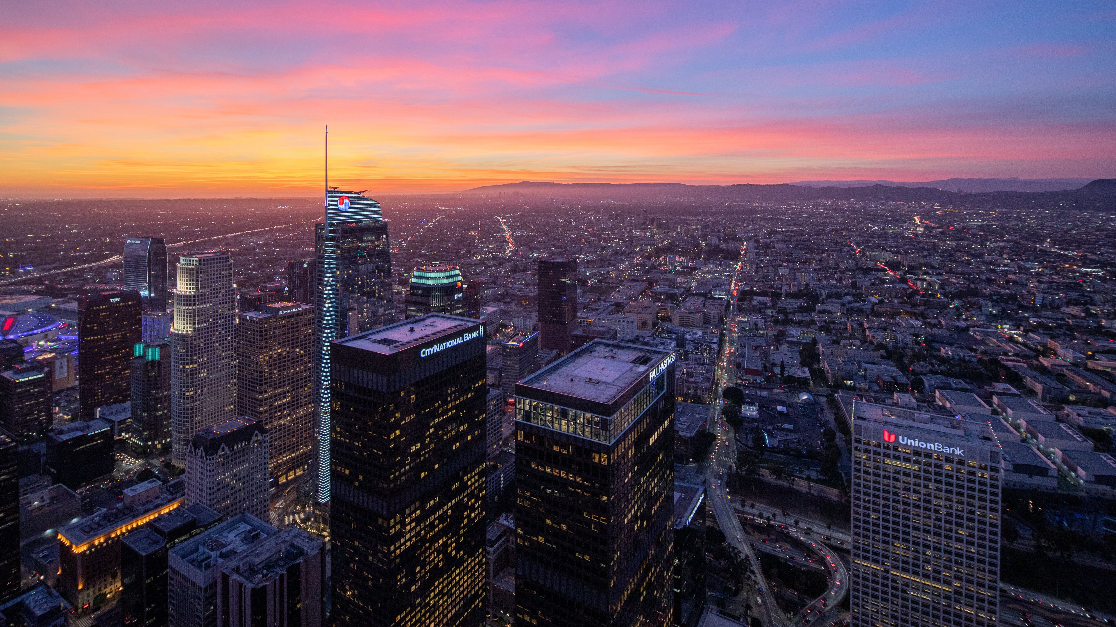 OUE Skyspace LA showing a sunset, a city and landscape views