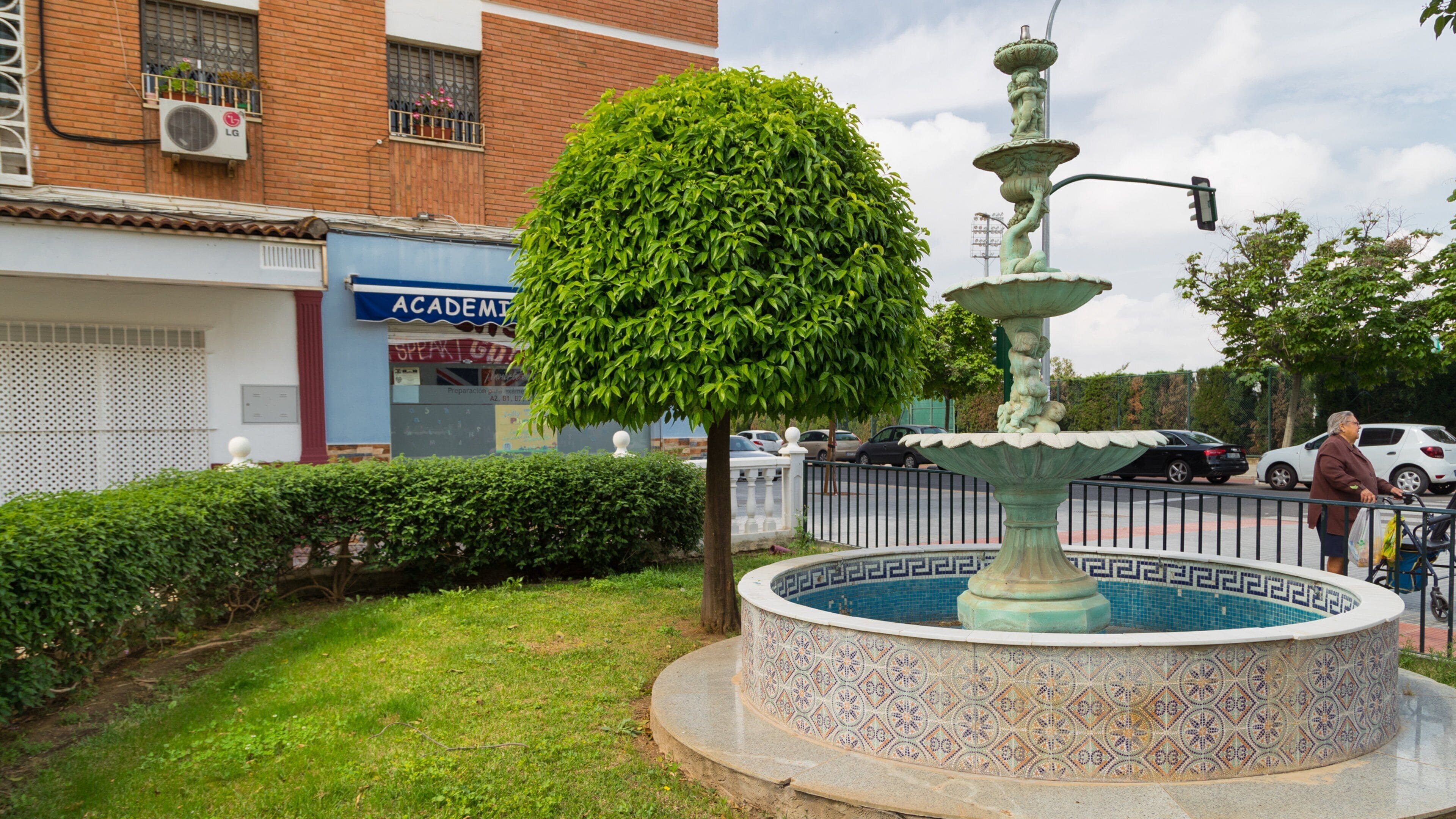 Parque Cruz Conde which includes a fountain
