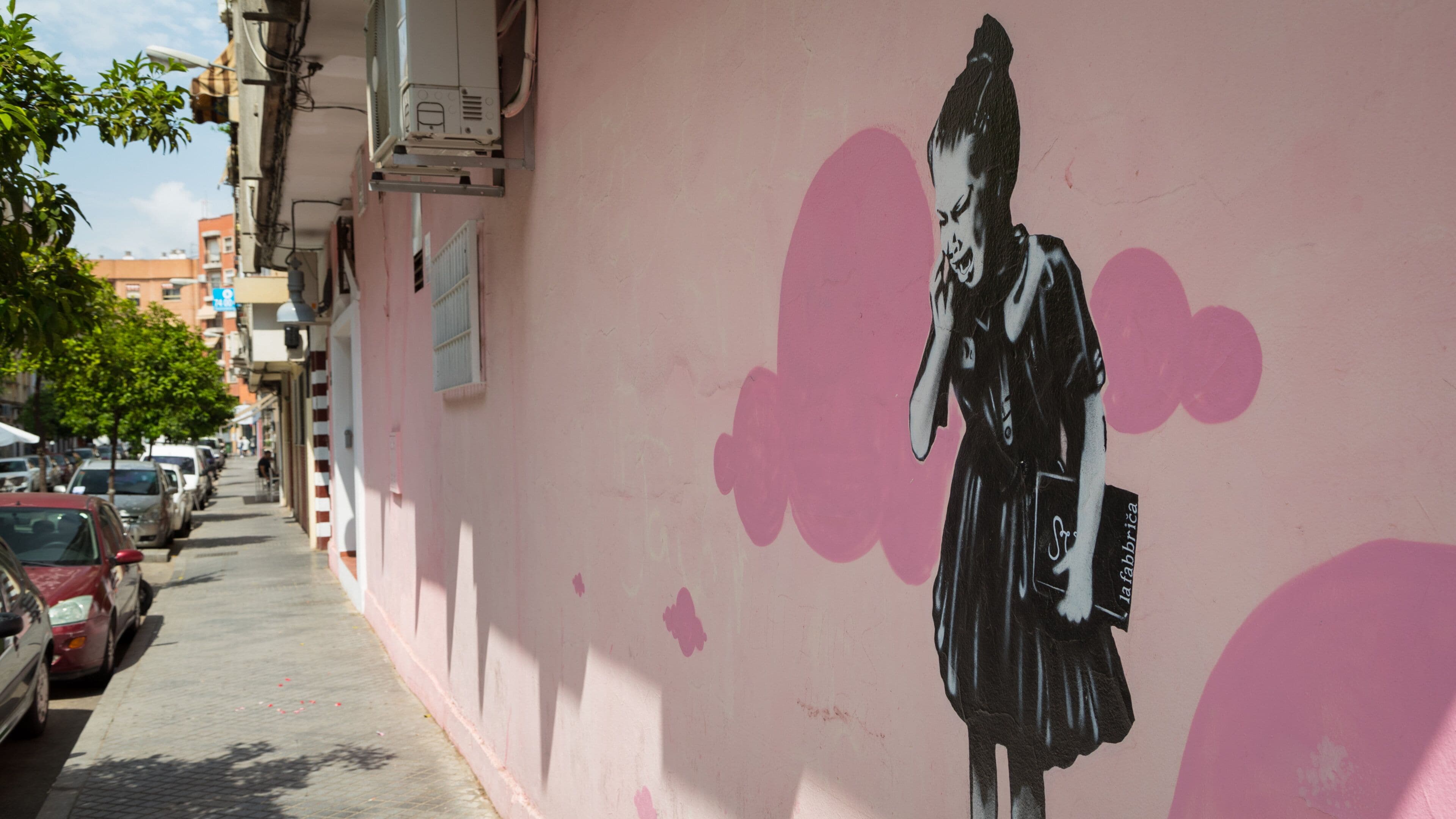 Ciudad Jardín which includes outdoor art