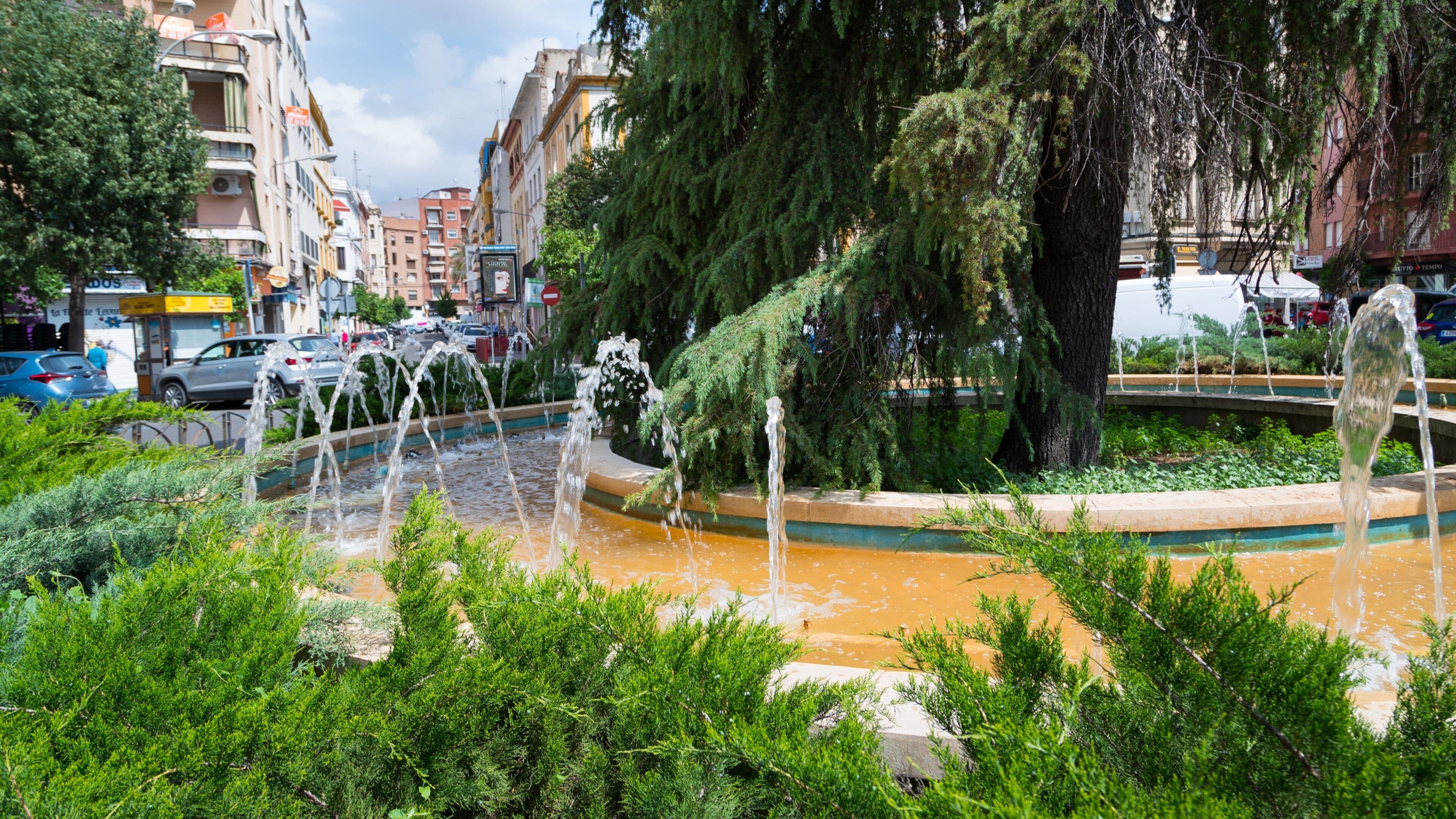 Ciudad Jardín which includes a fountain