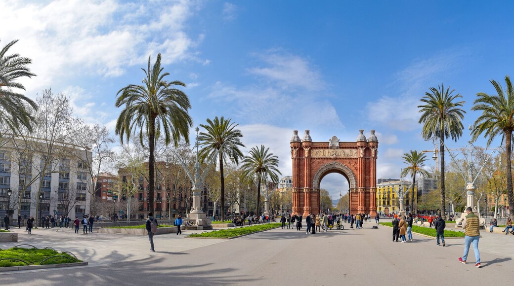 Panoramafoto Arc de Triomf in Barcelona / Spanien