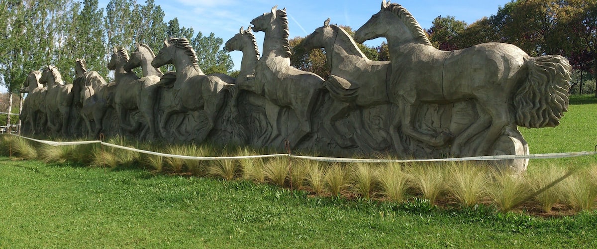 This is a photo of public art indexed in the cataloge Art Públic of Barcelona (Spain) under the code number