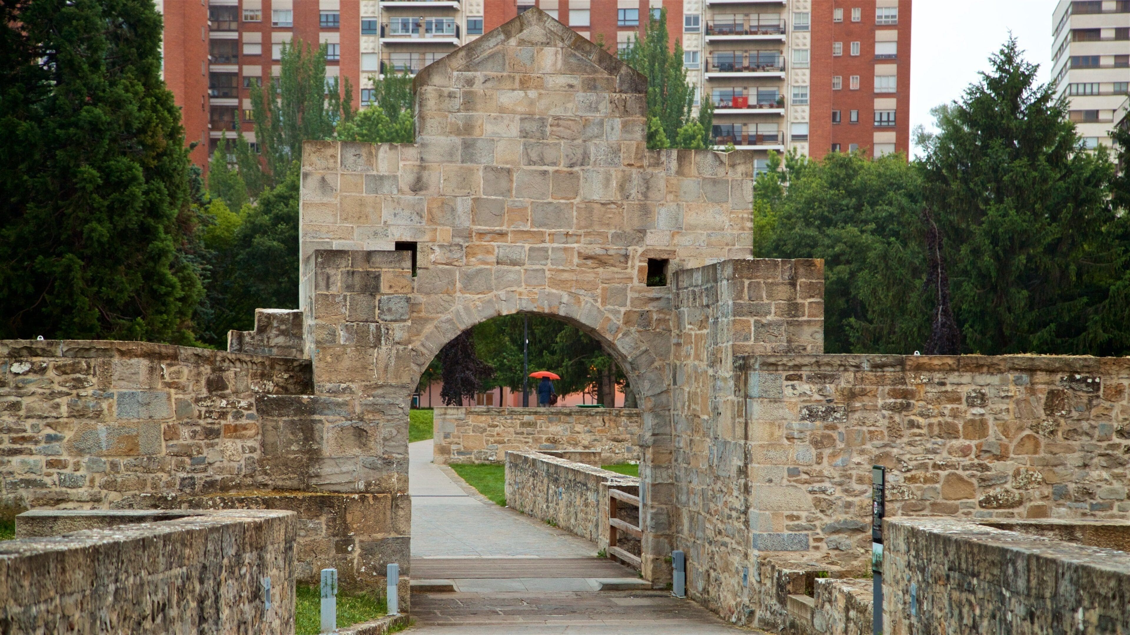 Ciudadela which includes a city and heritage elements