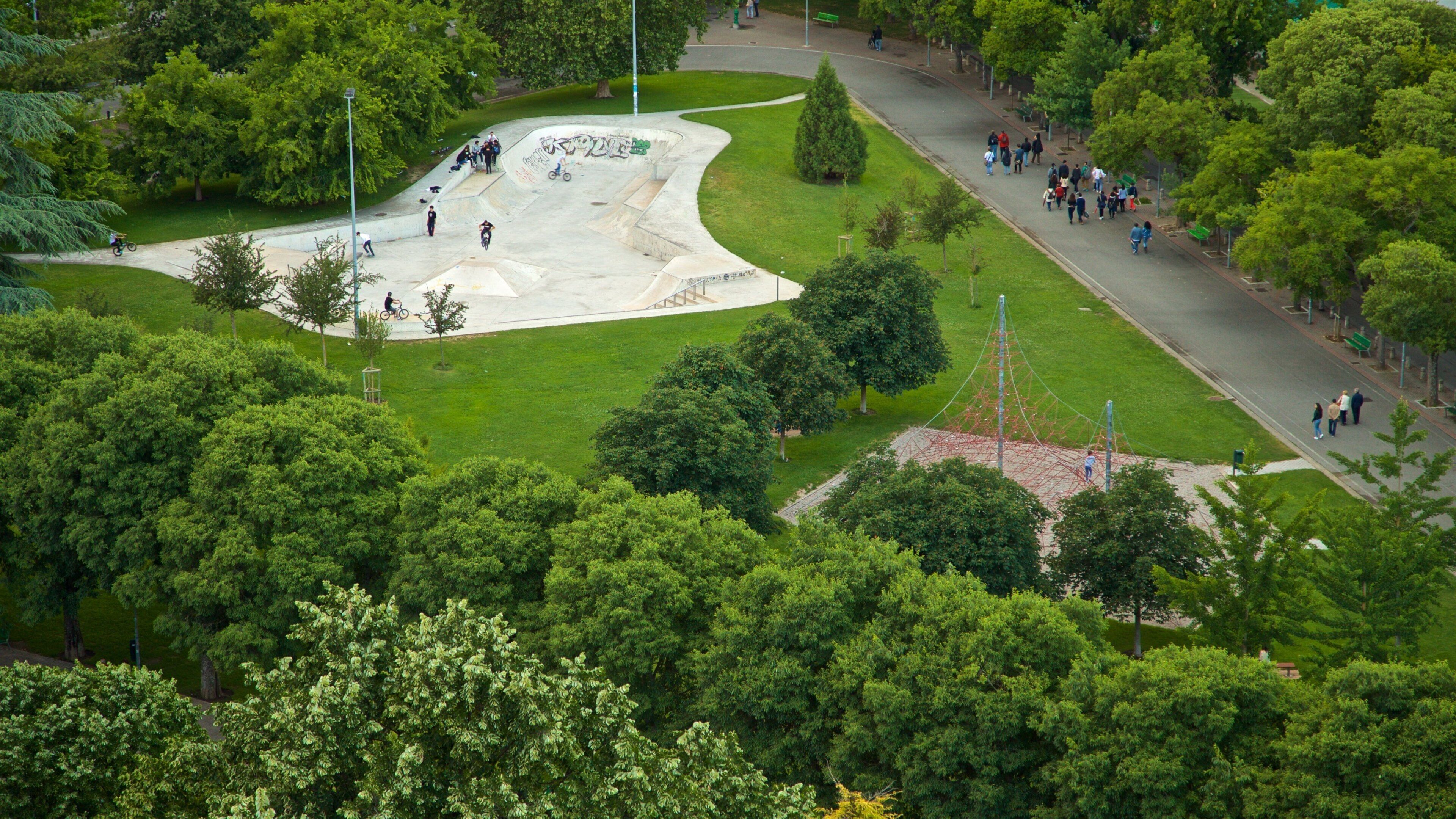Ciudadela showing a garden as well as a small group of people