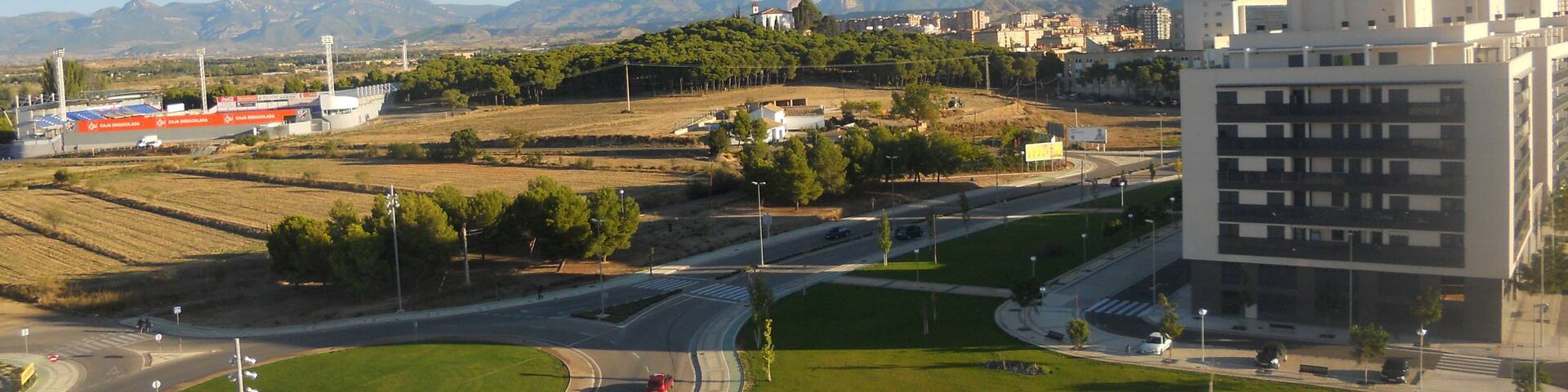 Vista de Huesca y estadio del Alcoraz .