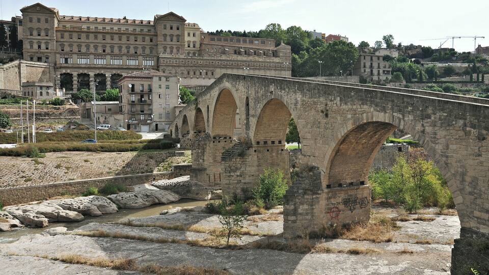 This is a photo of a monument indexed in the Spanish heritage register of Bienes de Interés Cultural under the reference RI-51-0001253.