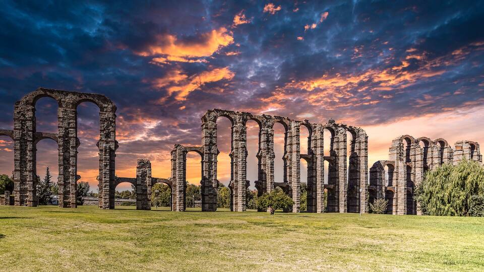 Puente Romano, the Roman Bridge in Merida, Extremadura, Spain.