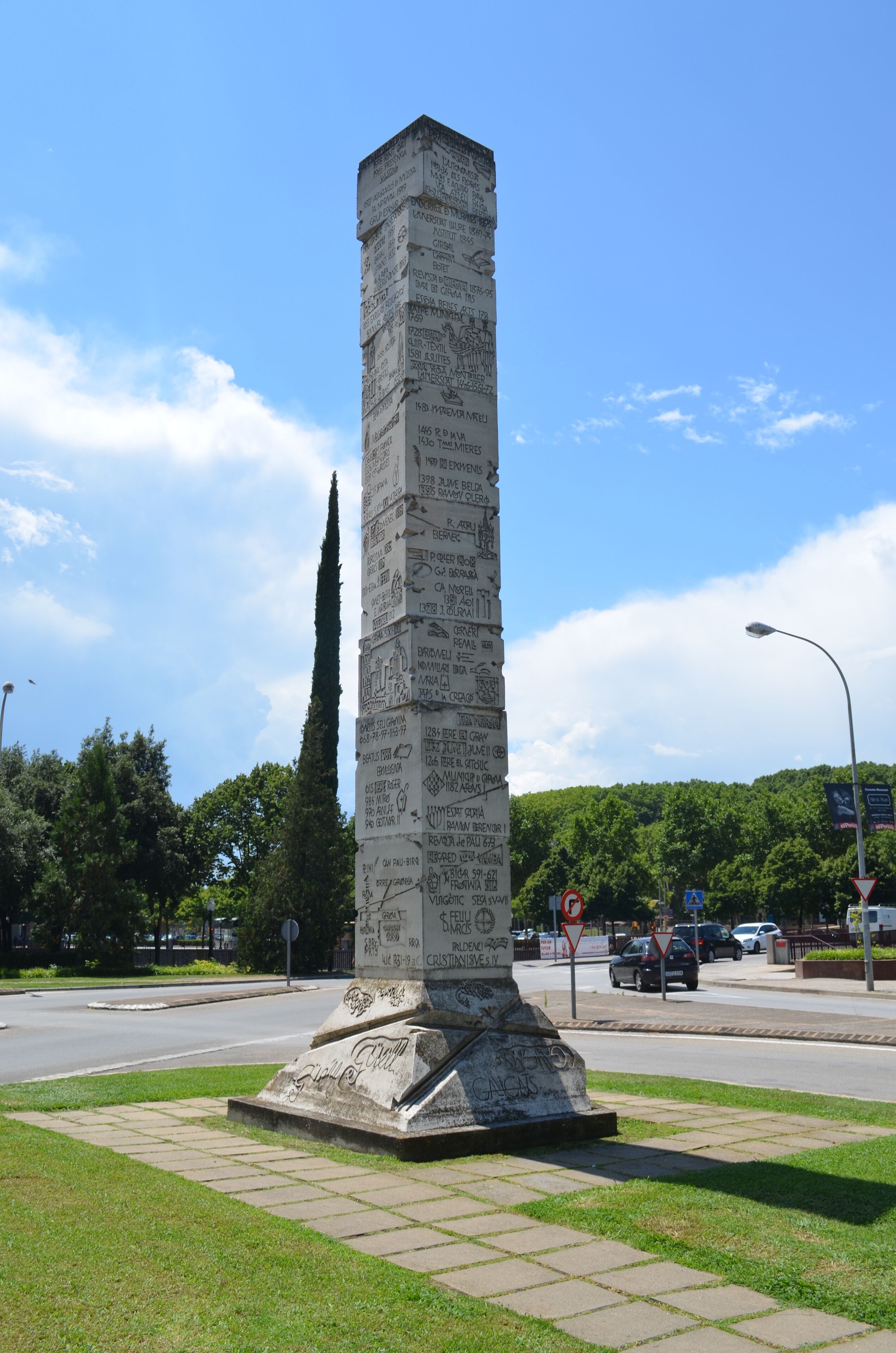 Girona, Columna a la Història de Girona