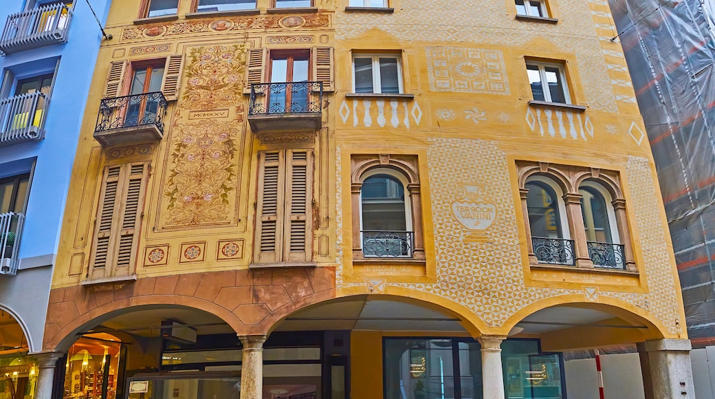 Calle comercial Via Nassa