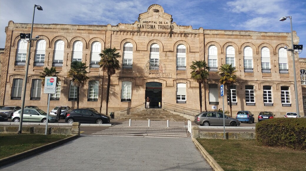 fachada del hospital general de la Santísima Trinidad