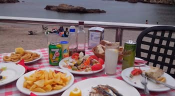 This day at this beach at this restaurant is one of my favorite memories of my year living in Murcia, Spain. If you're ever in Cartagena, Spain, do yourself a favor and go here!
#FoodieFinds
#Murcia