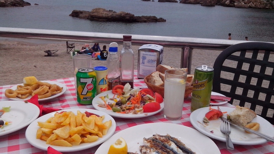 This day at this beach at this restaurant is one of my favorite memories of my year living in Murcia, Spain. If you're ever in Cartagena, Spain, do yourself a favor and go here!
#FoodieFinds
#Murcia