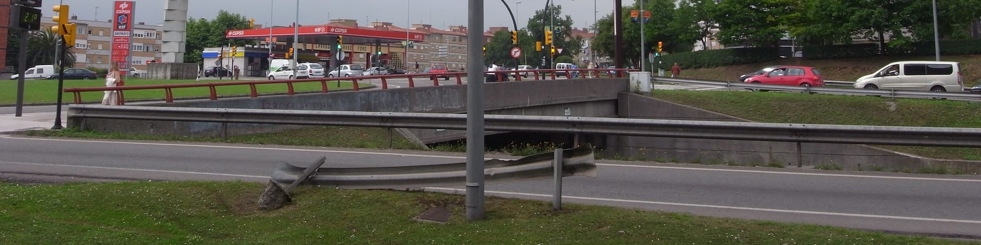 La rotonda de Foro con la escultura "Obelisco" de JoaquĂn Rubio CamĂn