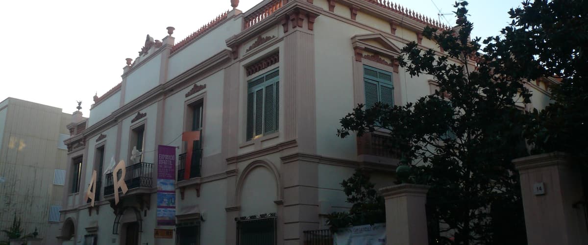 Biblioteca Municipal - Can Castells. C. Lluís Castells, 16 (Sant Boi de Llobregat).