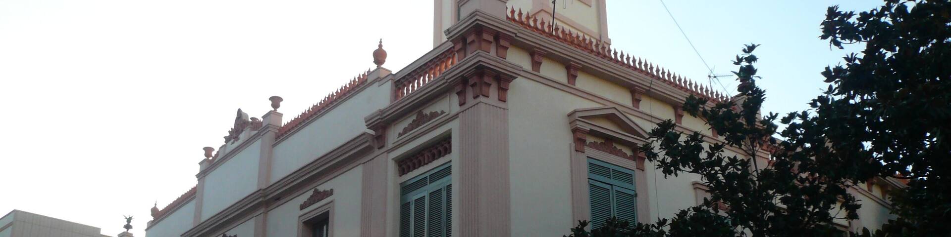 Biblioteca Municipal - Can Castells. C. Lluís Castells, 16 (Sant Boi de Llobregat).