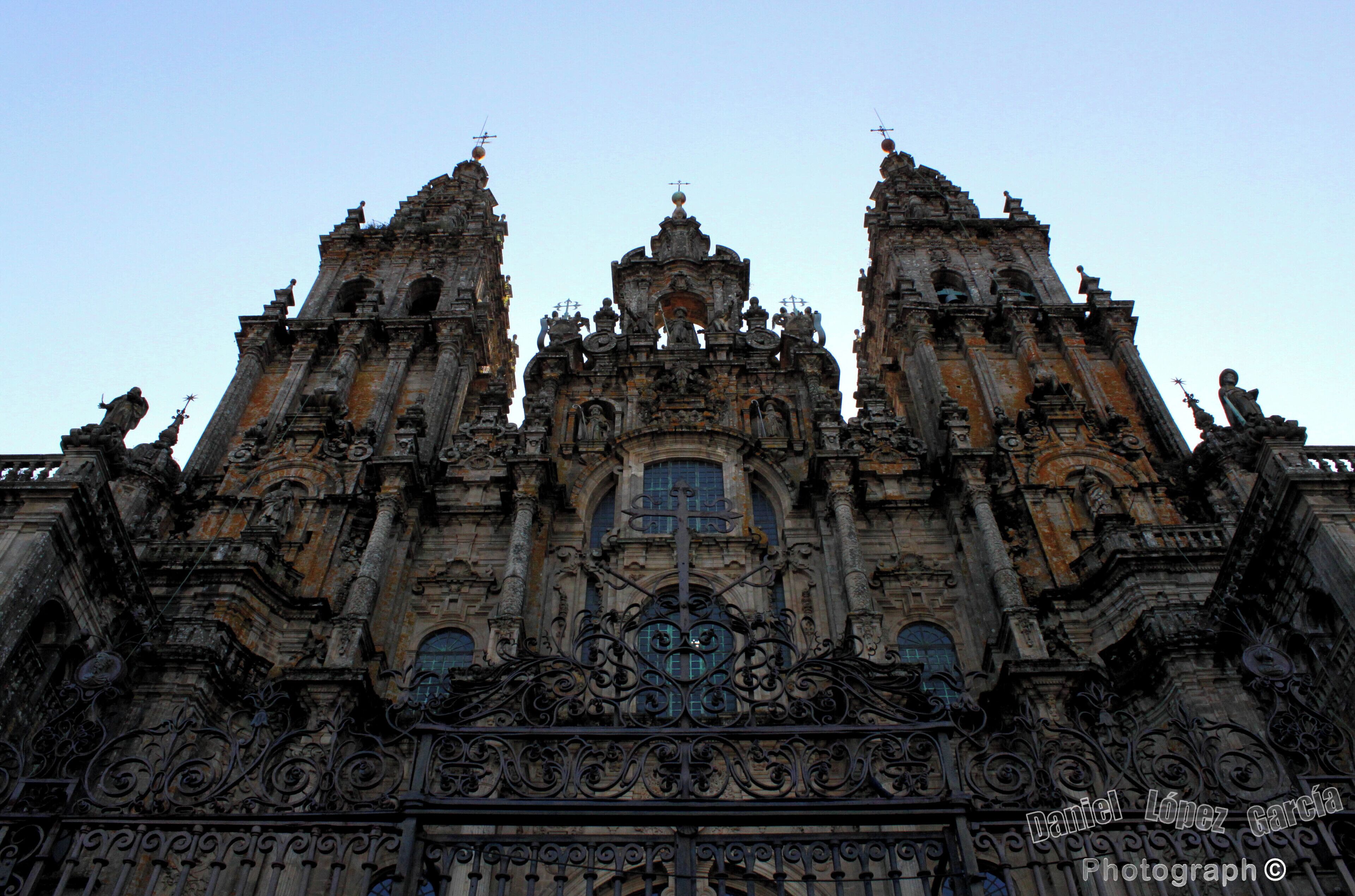 Como un espejo, el musgo que recorre la catedral es el sudor que se resbala por mi frente