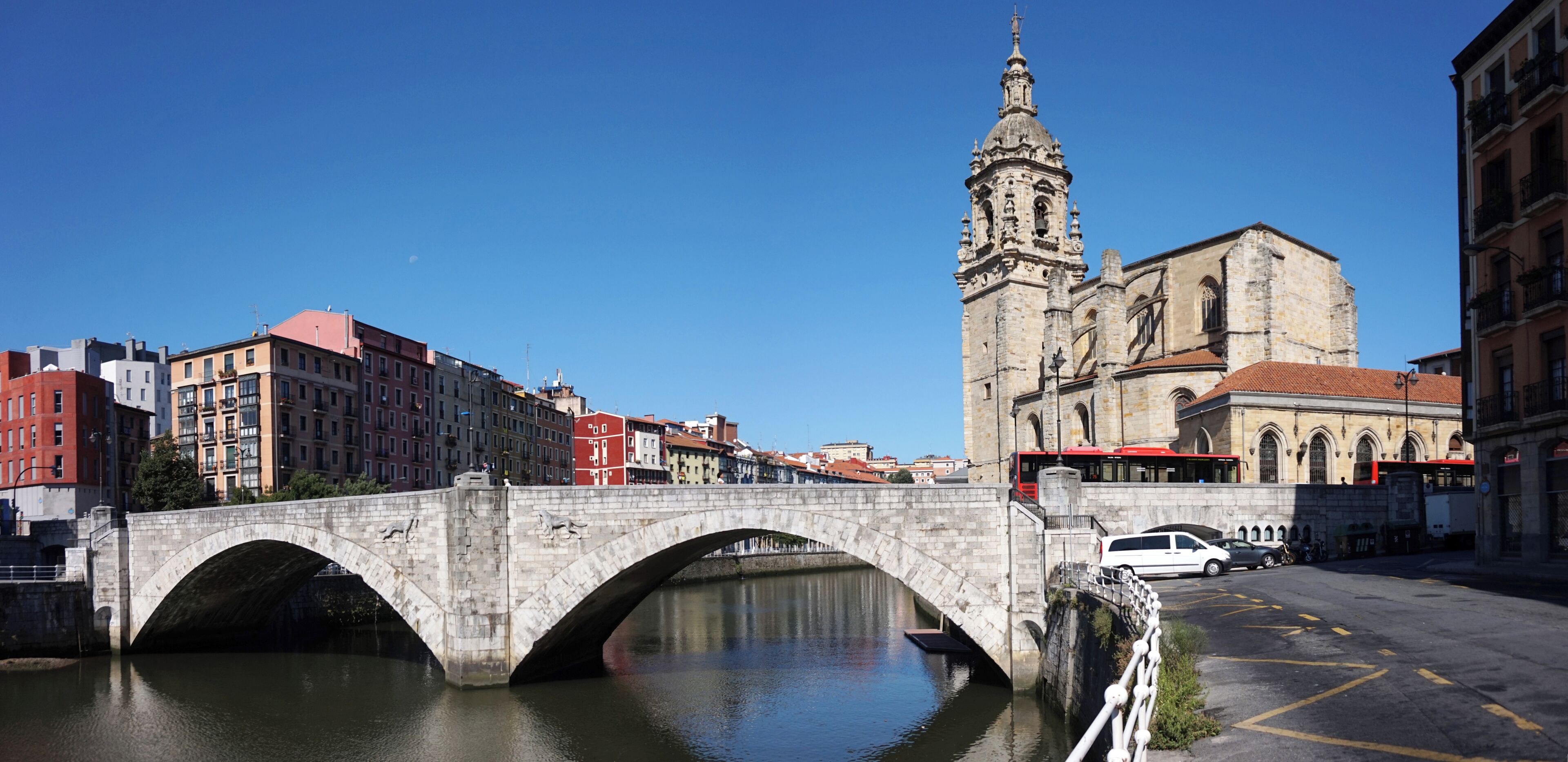 The bridge of San Anton and the Church of San Anton, Bilbao. View from the street Ibeni Kaia.