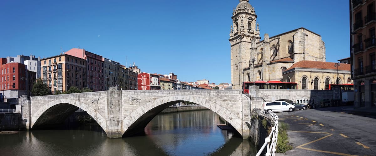 The bridge of San Anton and the Church of San Anton, Bilbao. View from the street Ibeni Kaia.