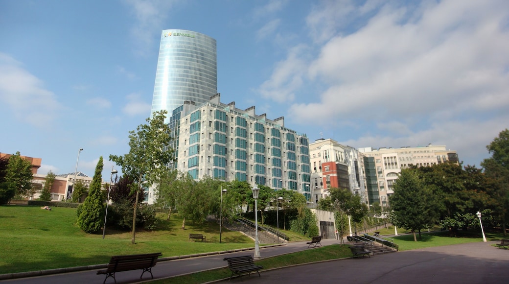 El edificio de Iberdrola gobierna la ciudad