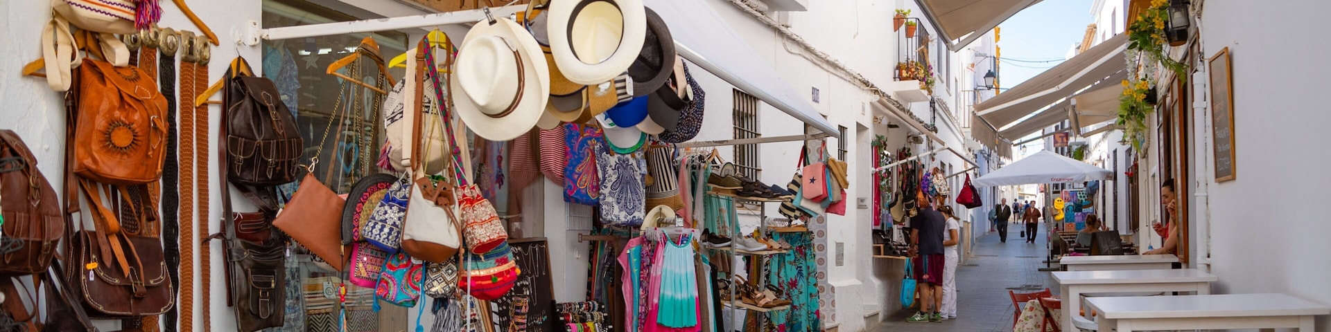 Conil de la Frontera City Centre showing markets