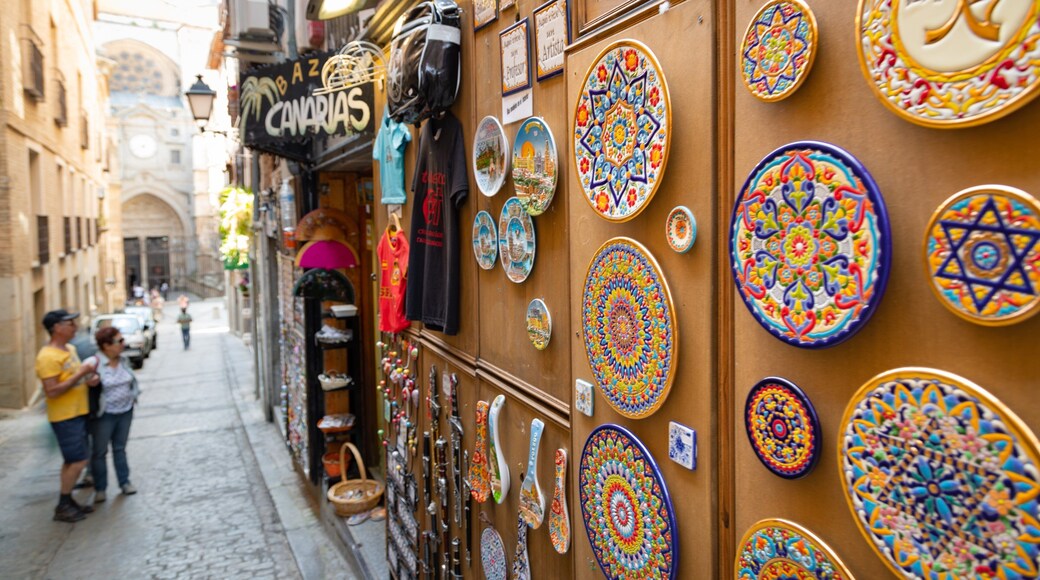 Toledo City Centre showing markets and street scenes as well as a couple