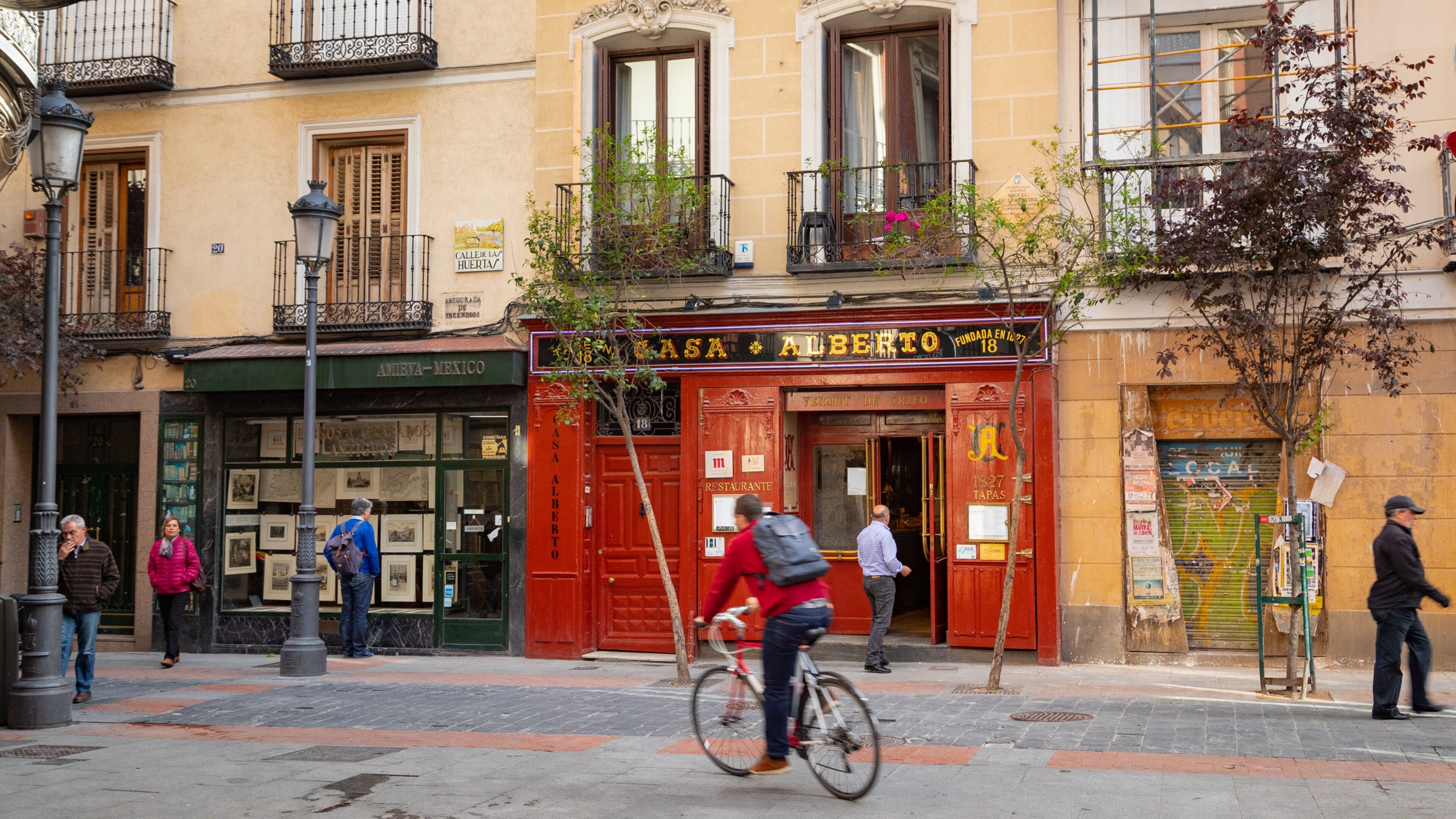 Barrio de las Letras showing signage