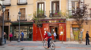 Barrio de las Letras showing signage