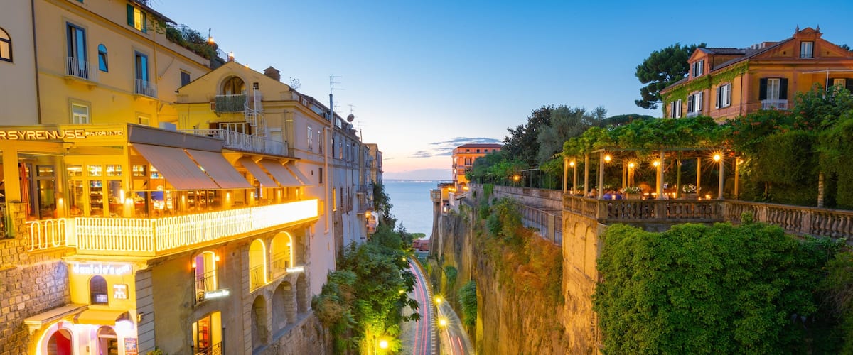 Sorrento City Centre showing landscape views and a sunset