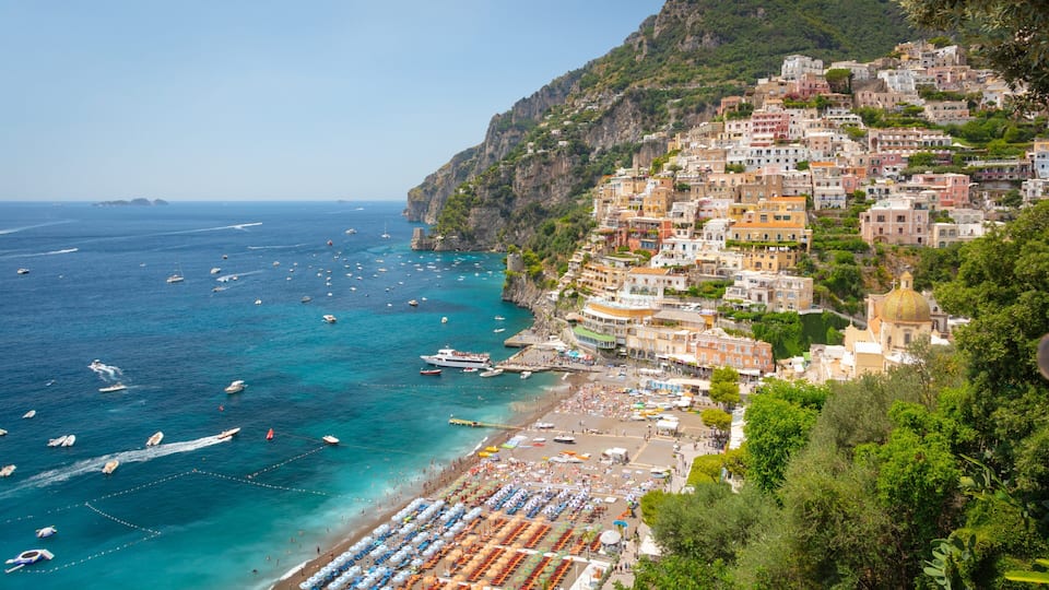 Positano City Centre showing landscape views, a coastal town and general coastal views
