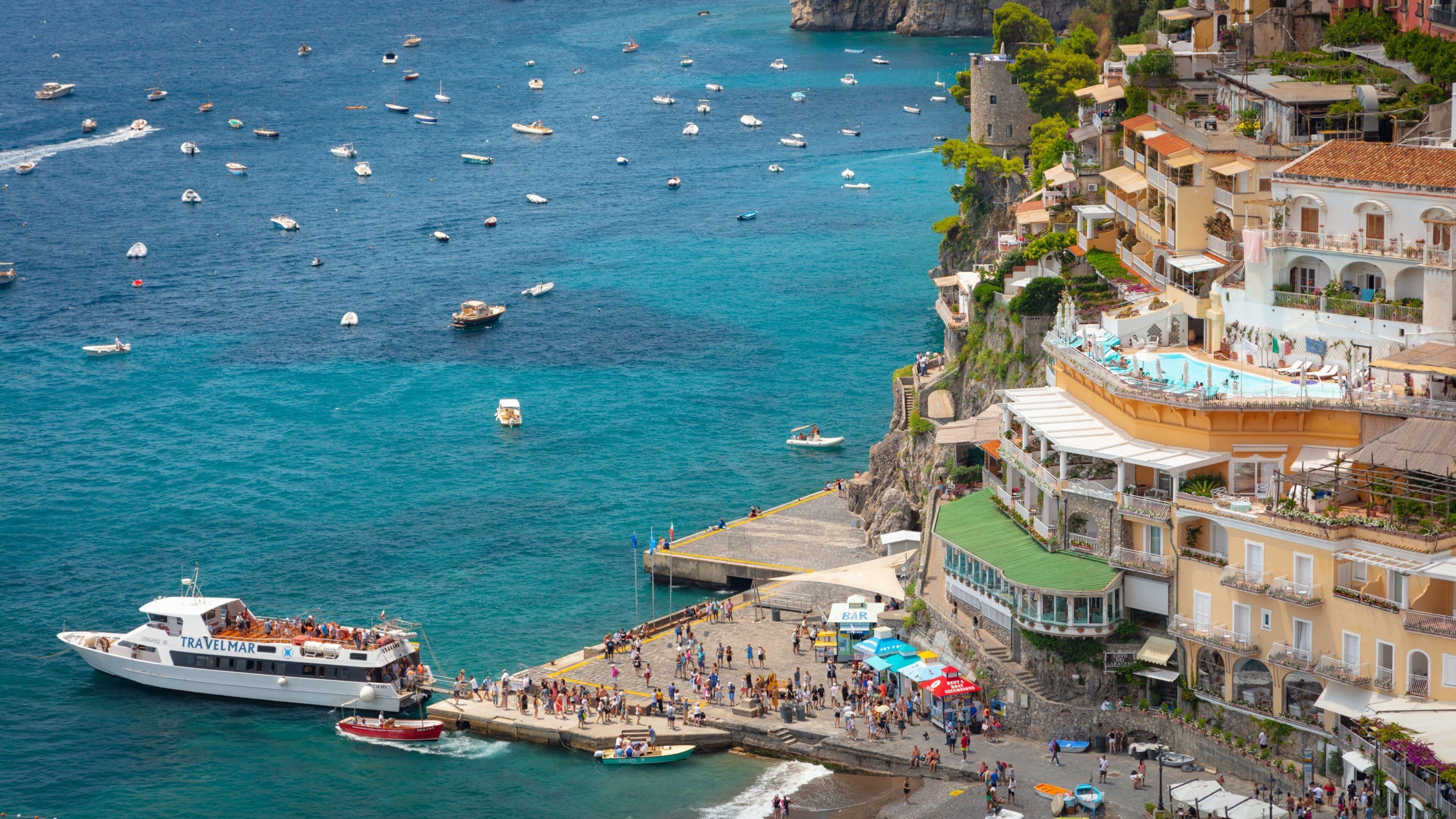 Positano City Centre showing a coastal town, general coastal views and cruising
