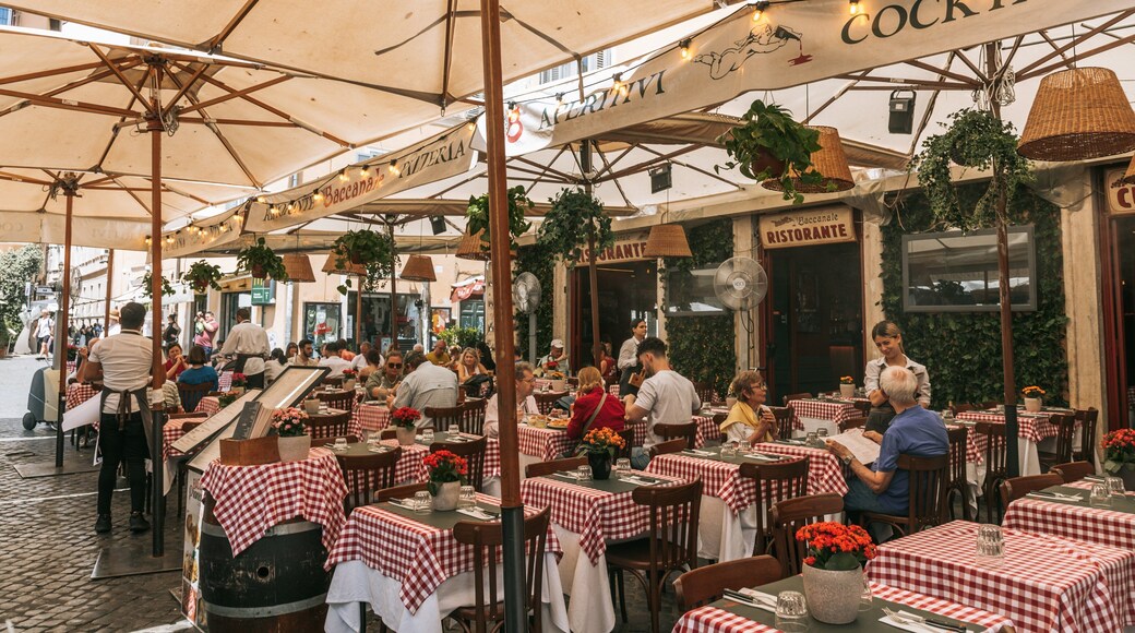 Rome City Centre showing outdoor eating