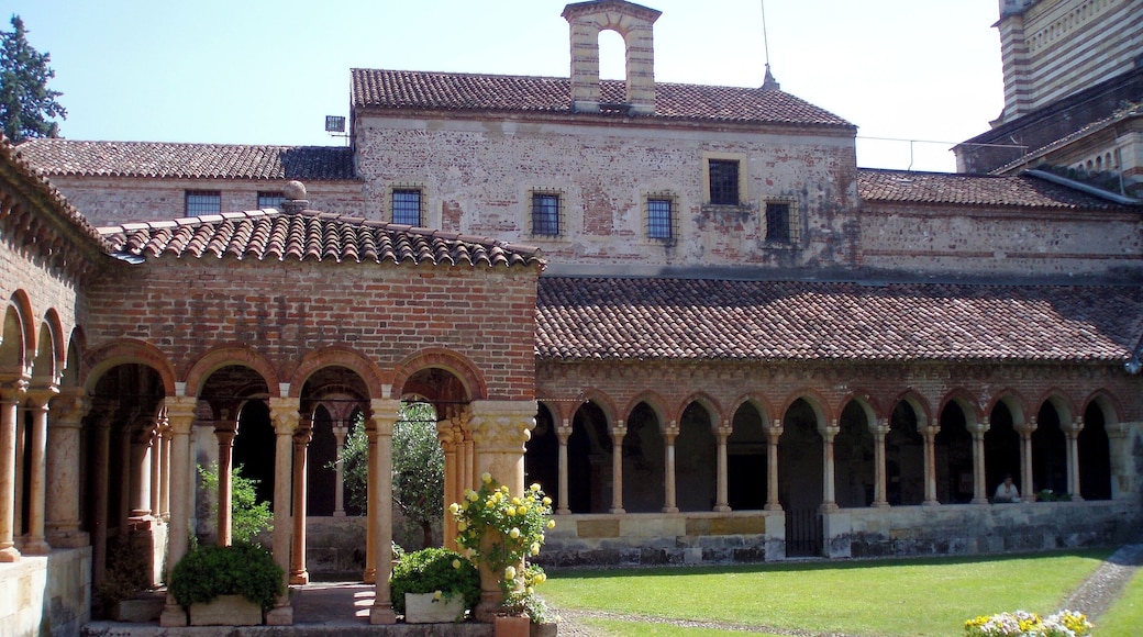 Cloister at San Zeno (Verona), view from southwest