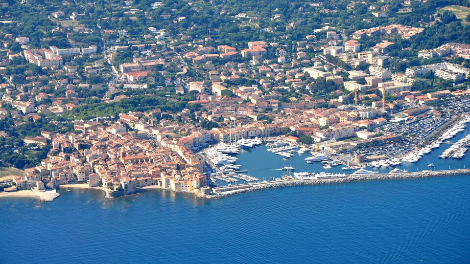 Vue aérienne du village de Saint-Tropez