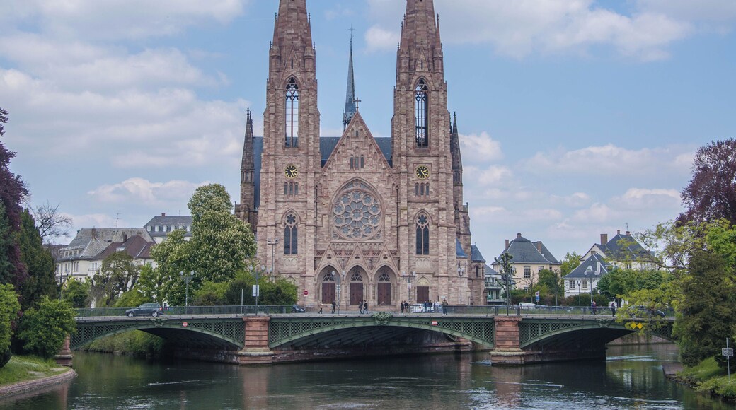 Cette trÚs belle église de l'époque prussienne est souvent confondu avec la cathédrale par les touristes tellement elle a de la prestance.