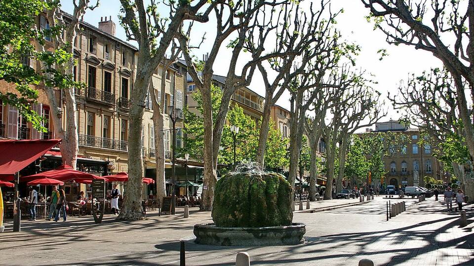 Fontaine d`Eau Chaude on Cours Mirabeau 米哈寶大街溫水噴泉